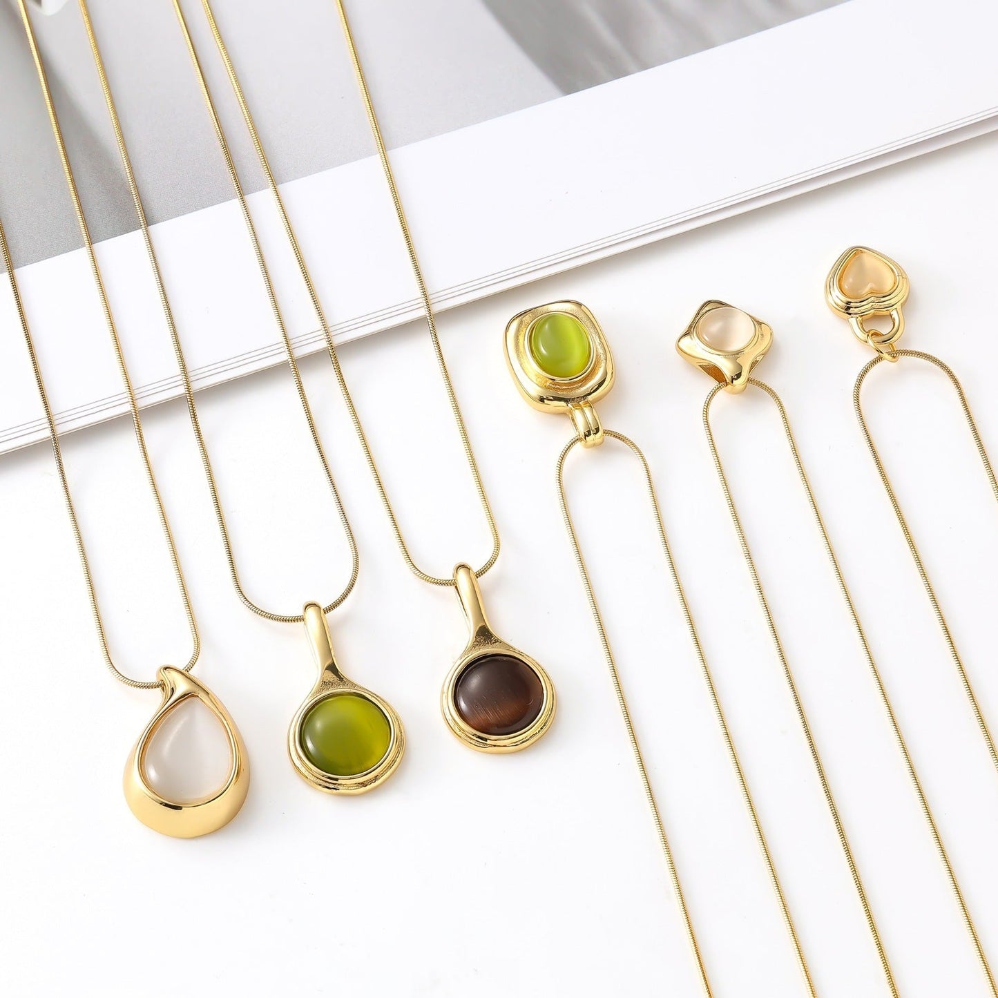 Retro Romantic Aura Advanced Light Luxury Natural Stone Gold-plated Long Necklace