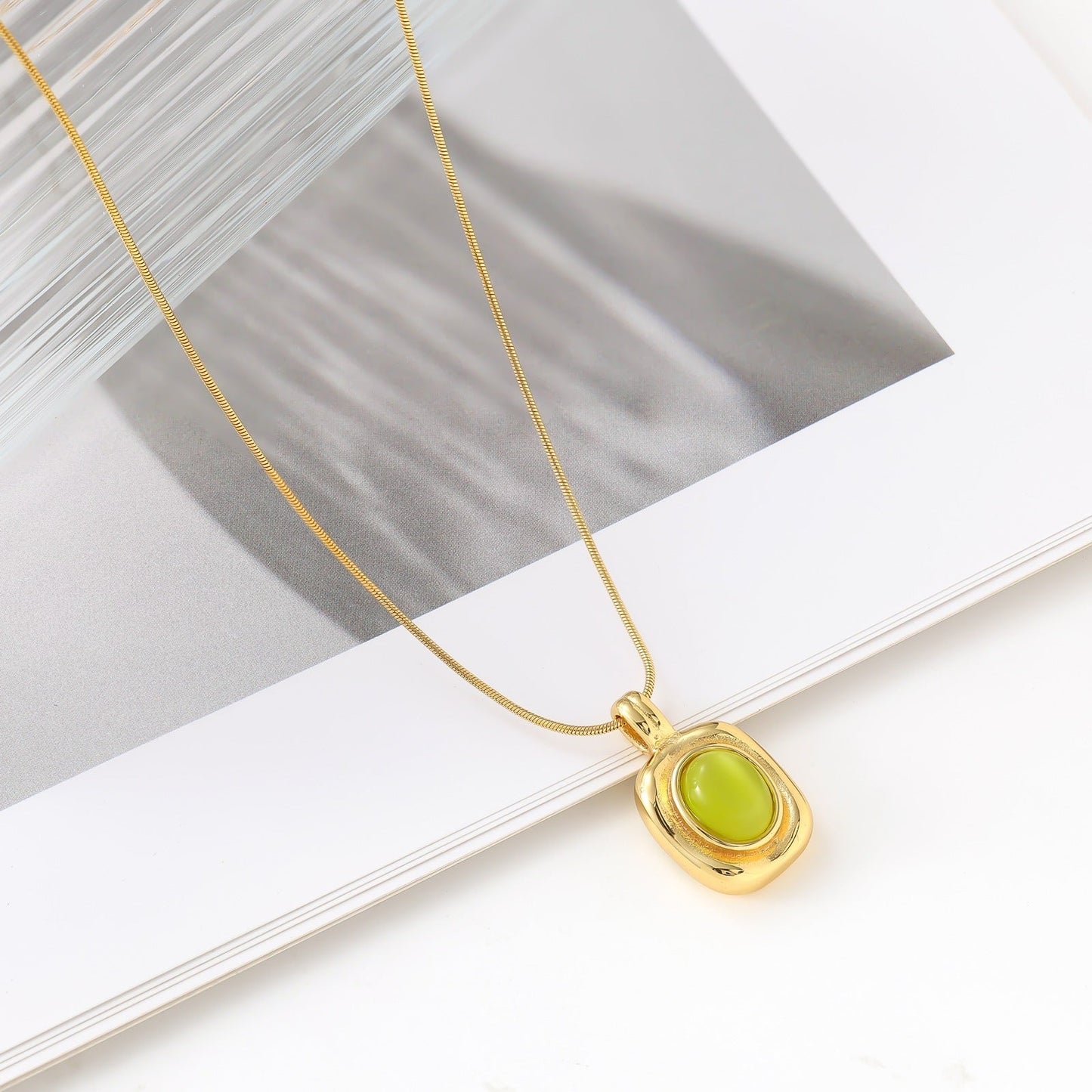 Retro Romantic Aura Advanced Light Luxury Natural Stone Gold-plated Long Necklace